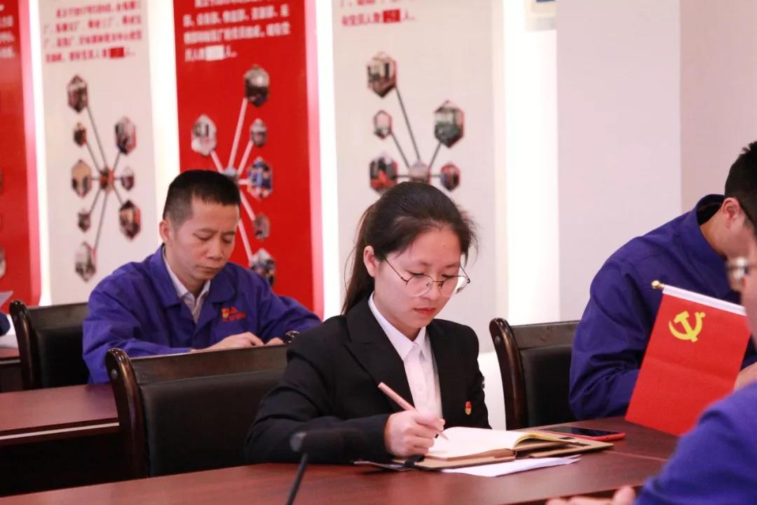 黨員立潮頭，領(lǐng)跑當(dāng)先鋒之十三｜蔣麗虹：風(fēng)控企宣顯實(shí)力，敬業(yè)愛(ài)崗樹(shù)榜樣